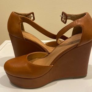 Urban outfitters tan wedges
